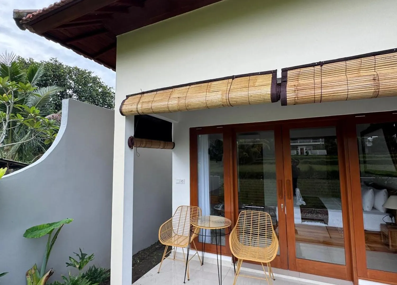 Putih Dcarik Ubud