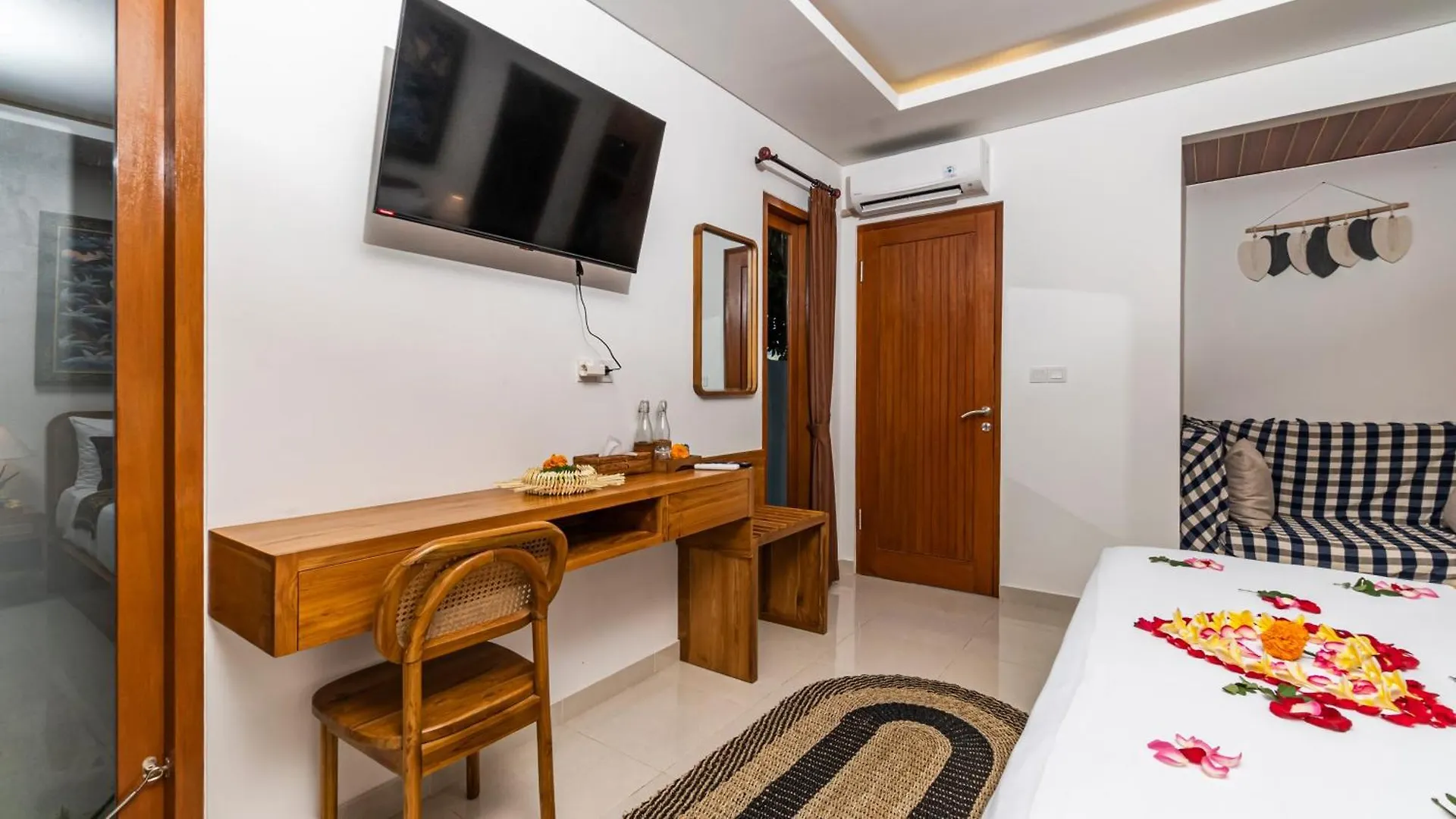 Putih Dcarik Ubud