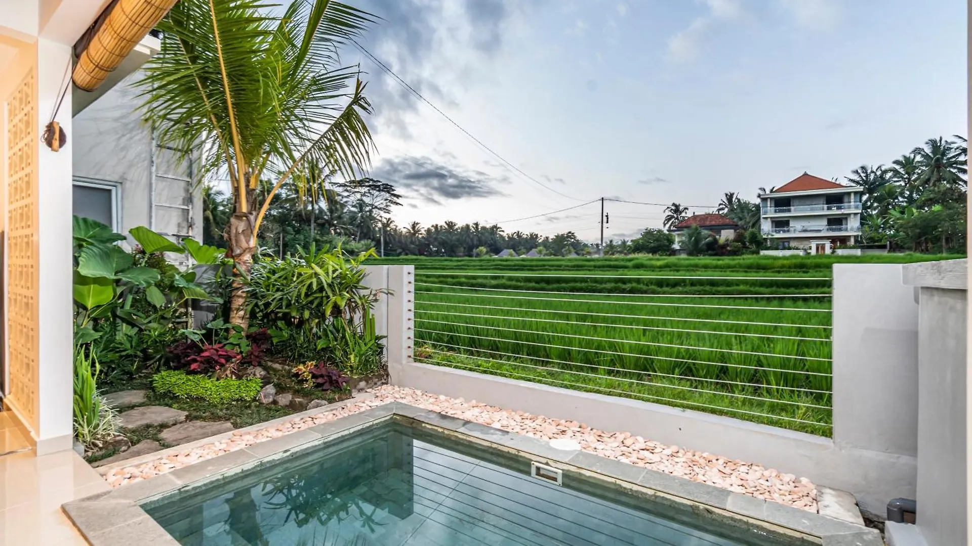 Putih Dcarik Ubud 3*,
